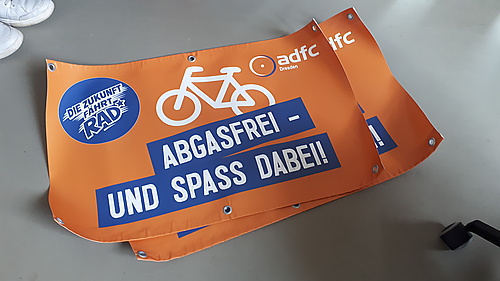 Auf PVC gedruckte Demo-Banner für meinen Fahrradanhänger für die ADFC-KidicalMass Demo