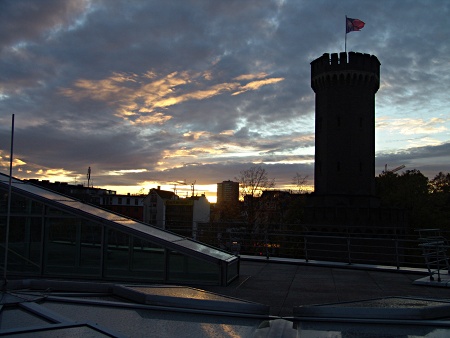 Abendstimmung auf dem Dach des Schokoladenmuseums Köln