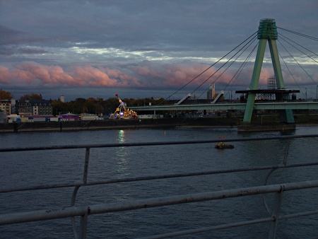 Abendstimmung auf dem Dach des Schokoladenmuseums Köln