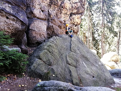 Auf Felsen gekraxelt am Töpfer