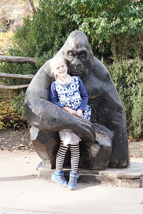 Alina mit Gorilla, Zoo Prag