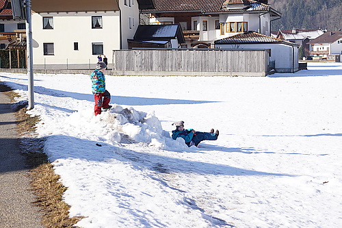 Schneehaufen=Rodelberg