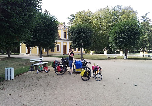 Eis essen im Park Barockschloss Neschwitz