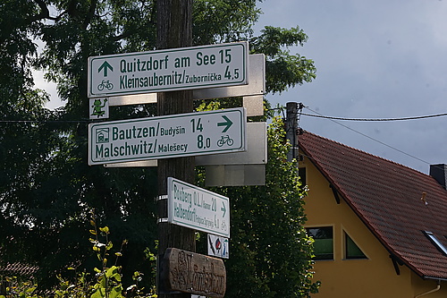 Wegweiser Froschradweg in Lomischau