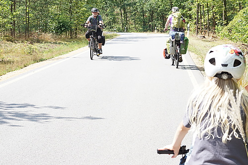 mit dem Fahrrad auf dem Froschradweg irgendwo hinter Halbendorf