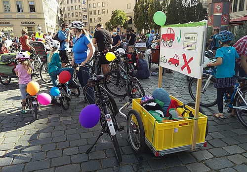 Kidical Mass Demo 09/2020 auf dem Neumarkt Dresden