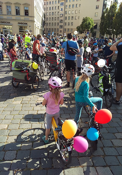 Kidical Mass Demo 09/2020 auf dem Neumarkt Dresden