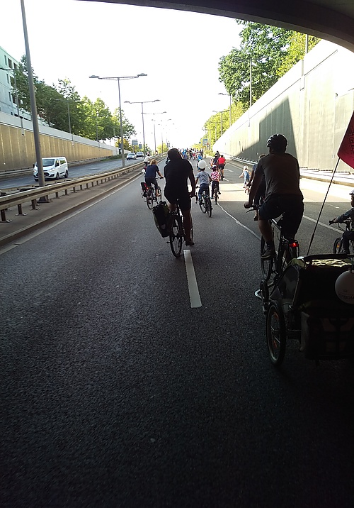 Kidical Mass Demo Wiener Tunnel Durchfahrt