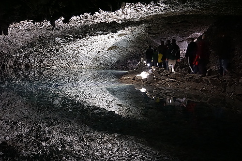Wasserspiegelung in der Barbarossahöhle