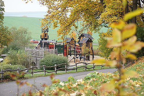 Spielplatz vor der Barbarossahöhle