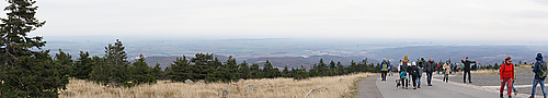 Blick in die diesige Weite vom Brockengipfel