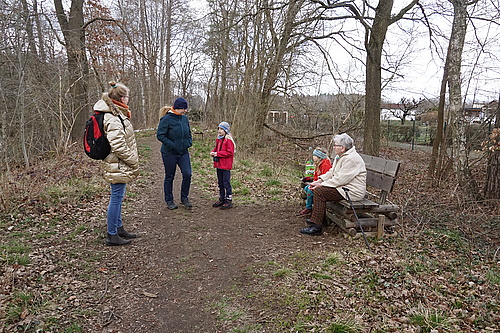 auf der Bank am Teich