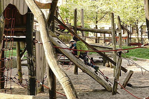 Mika auf dem Spielplatz