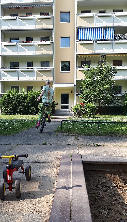 Alina fährt Einrad
