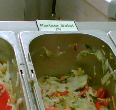 Mensa-Salatbehälter mit Pariser Salat